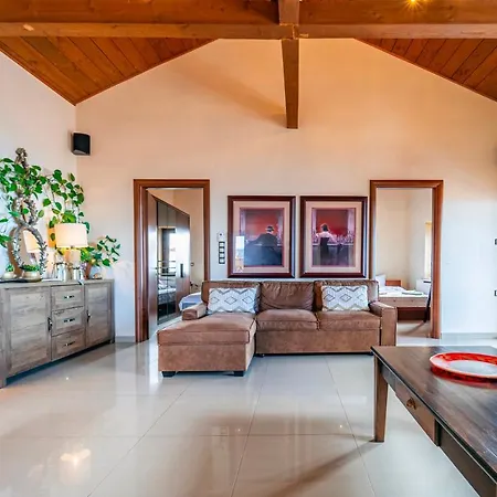 Rustic Cityscape Penthouse Casa vacanze *